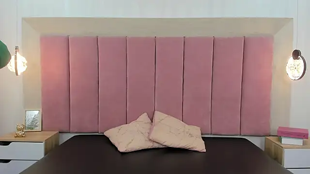 Emilia Bons online show from 3, 10, 2025