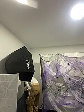 Emilia Bons online show from 8, 10, 2025