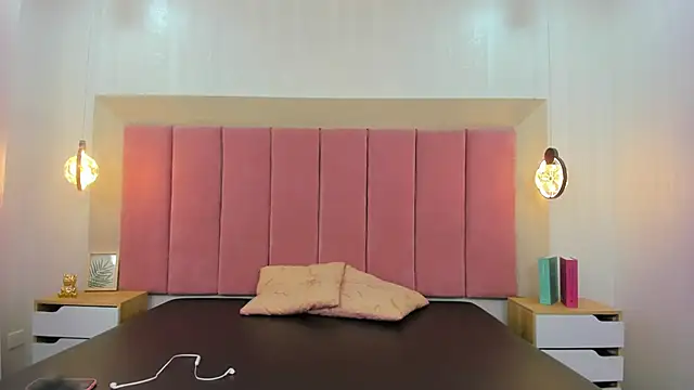 Emilia Bons online show from 8, 10, 2025