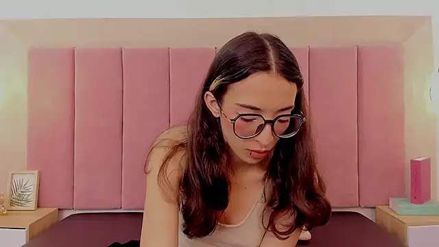 Emilia Bons online show from 12, 11, 2025