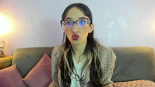 Emilia Bons online show from 21, 4, 2026