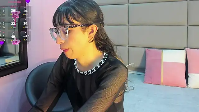 Emilia Bons online show from 23, 4, 2026