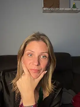 Lexi-Lux-X online show from 5, 10, 2025