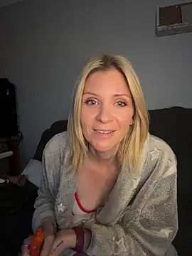 Lexi-Lux-X online show from 9, 11, 2025