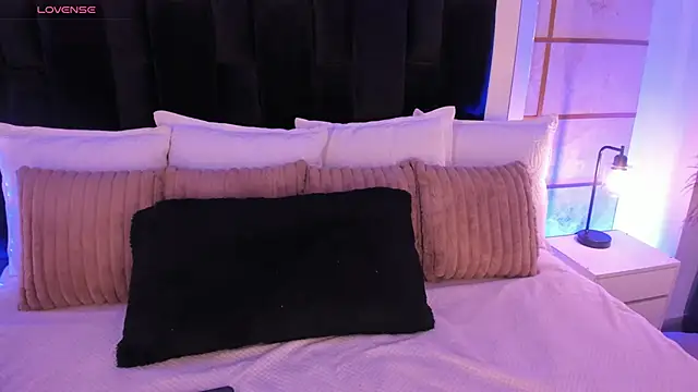 GretaVelvet online show from 9, 2, 2026