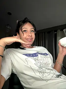 Snapshot of lynn9000 chatting on 11, 11, 2025 lynn9000 online show from 11, 11, 2025