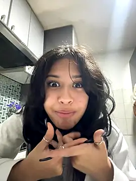 Snapshot of lynn9000 chatting on 21, 11, 2025 lynn9000 online show from 21, 11, 2025