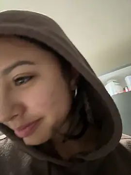 Snapshot of lynn9000 chatting on 23, 11, 2025 lynn9000 online show from 23, 11, 2025