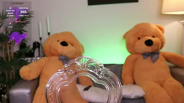 NovaHollisx online show from 1, 12, 2025