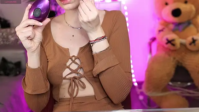 NovaHollisx online show from 30, 4, 2026