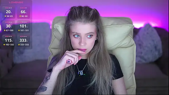 Snapshot of SandyLayy chatting on 9, 6, 2026 SandyLayy online show from 9, 6, 2026