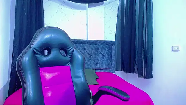 mia  thomson  online show from 7, 1, 2026