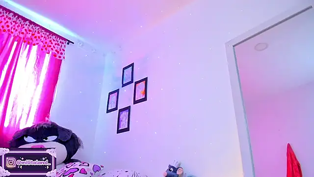 Snapshot of milita_houston chatting on 24, 11, 2025 milita houston online show from 24, 11, 2025