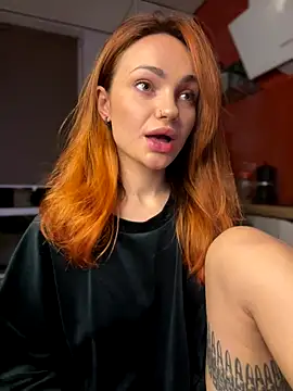 Snapshot of SaraLow chatting on 24, 10, 2025 SaraLow online show from 24, 10, 2025