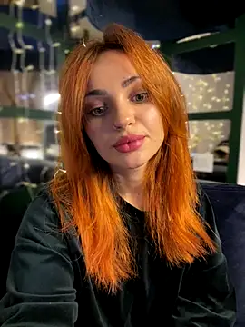 Snapshot of SaraLow chatting on 28, 10, 2025 SaraLow online show from 28, 10, 2025