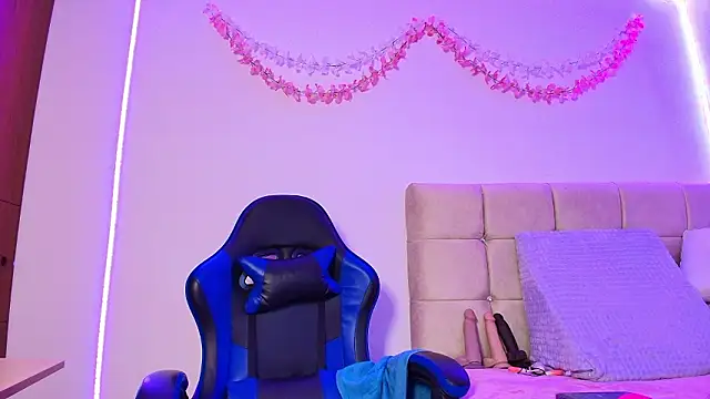 dulce mariaa    online show from 12, 2, 2026