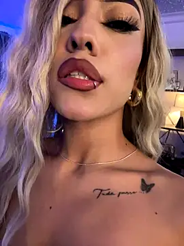 Snapshot of MystiqueXXX chatting on 10, 9, 2025 MystiqueXXX online show from 10, 9, 2025