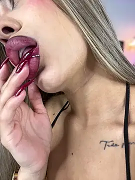 Snapshot of MystiqueXXX chatting on 18, 10, 2025 MystiqueXXX online show from 18, 10, 2025