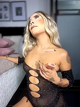 Snapshot of MystiqueXXX chatting on 5, 2, 2026 MystiqueXXX online show from 5, 2, 2026