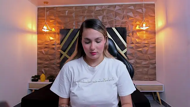 Emmaa white  online show from 24, 4, 2026