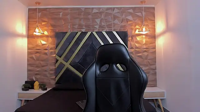 Emmaa white  online show from 28, 4, 2026