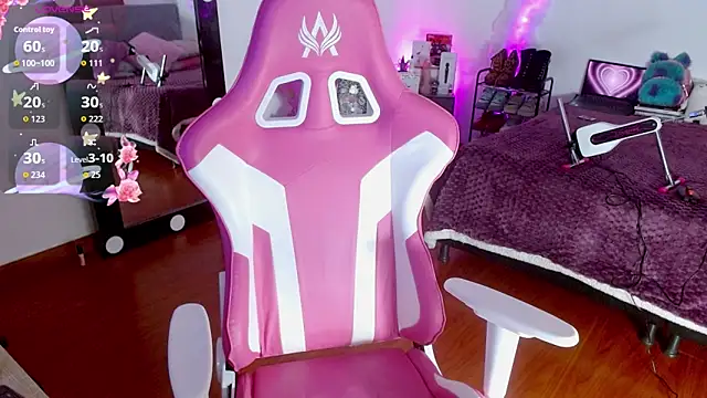 larah uwu online show from 25, 9, 2025