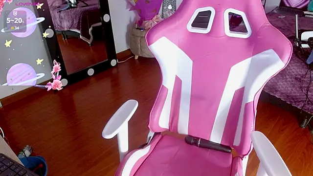 larah uwu online show from 26, 9, 2025