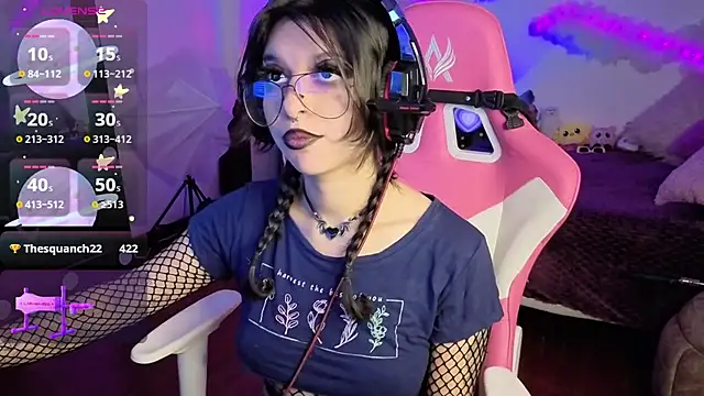 larah uwu online show from 25, 11, 2025