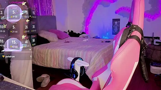 larah uwu online show from 22, 4, 2026