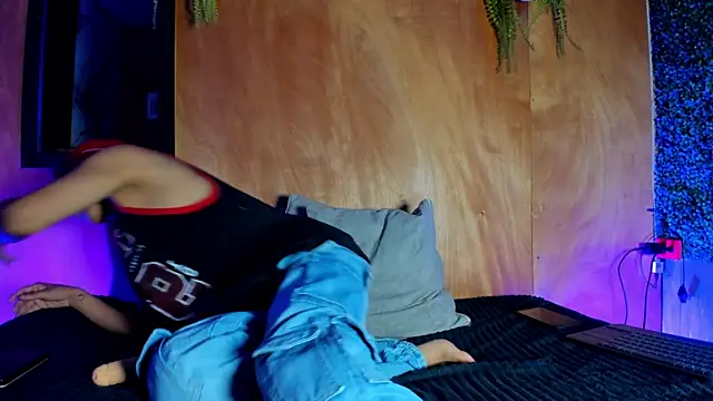 spicy adonhis online show from 7, 4, 2026