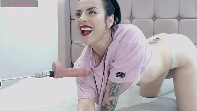 Snapshot of HotAss_Hally chatting on 19, 11, 2025 HotAss Hally online show from 19, 11, 2025