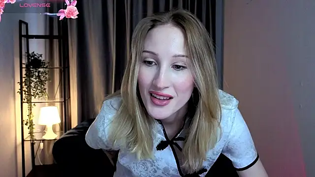 BiancaHelo online show from 9, 10, 2025