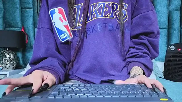 Emma Foxi online show from 28, 4, 2026