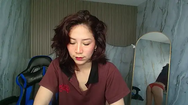 Snapshot of valentina_r_ chatting on 8, 11, 2025 valentina r online show from 8, 11, 2025