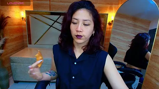 Snapshot of valentina_r_ chatting on 4, 12, 2025 valentina r online show from 4, 12, 2025