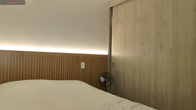 karinasantos  online show from 11, 9, 2025