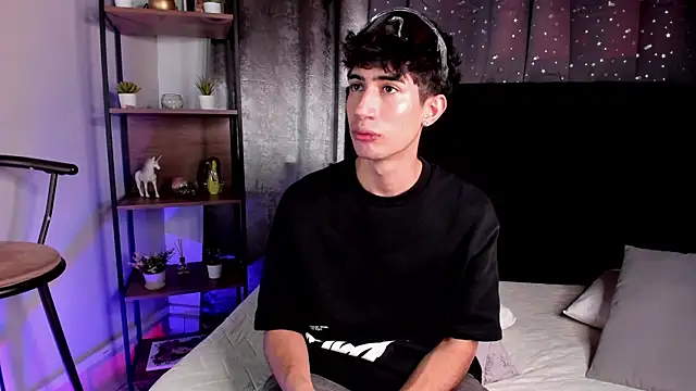 Snapshot of MartinnaGreco chatting on 30, 10, 2025 MartinnaGreco online show from 30, 10, 2025