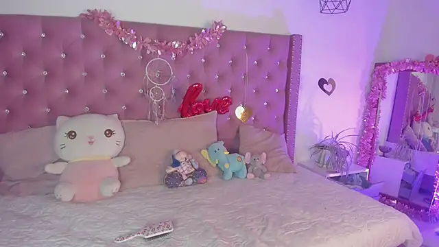 Jade rey  online show from 7, 3, 2026