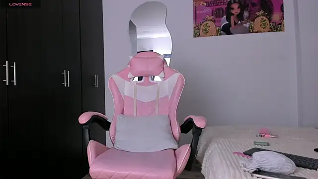 kendal hot01 online show from 20, 4, 2026