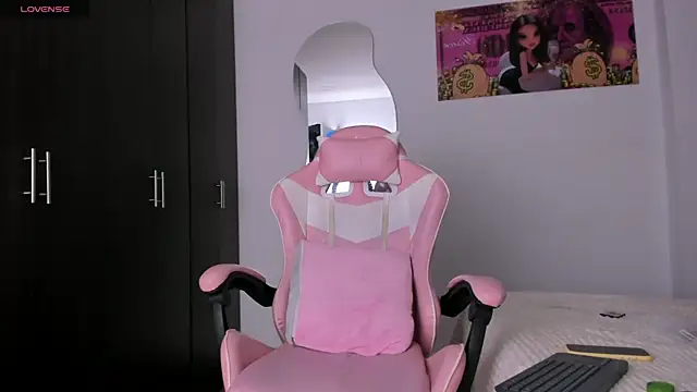 kendal hot01 online show from 28, 4, 2026