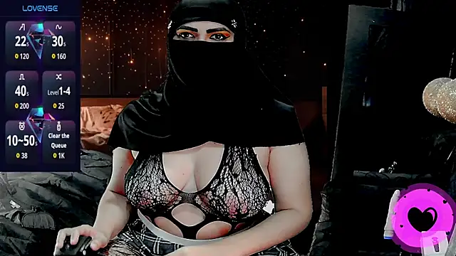 Snapshot of SultanaLayla chatting on 3, 12, 2025 SultanaLayla online show from 3, 12, 2025