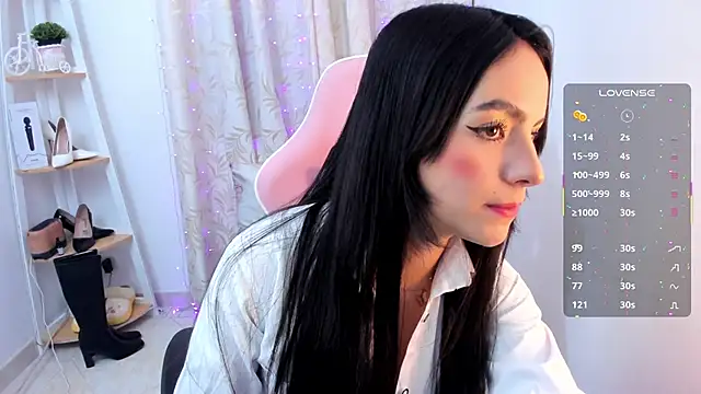 sarah saenz  online show from 16, 10, 2025