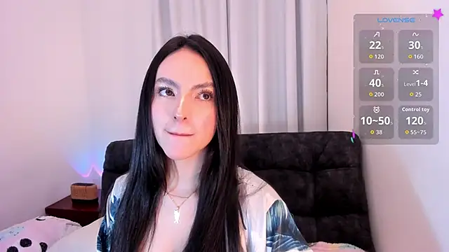 sarah saenz  online show from 26, 4, 2026