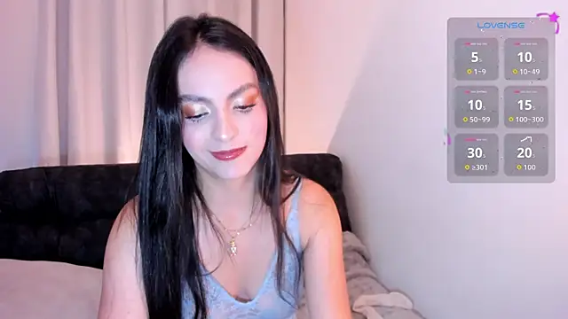 sarah saenz  online show from 28, 4, 2026