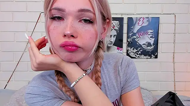 Blondy Fina online show from 25, 9, 2025