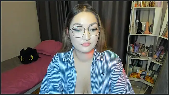 Snapshot of lyra_x chatting on 30, 10, 2025 lyra x online show from 30, 10, 2025