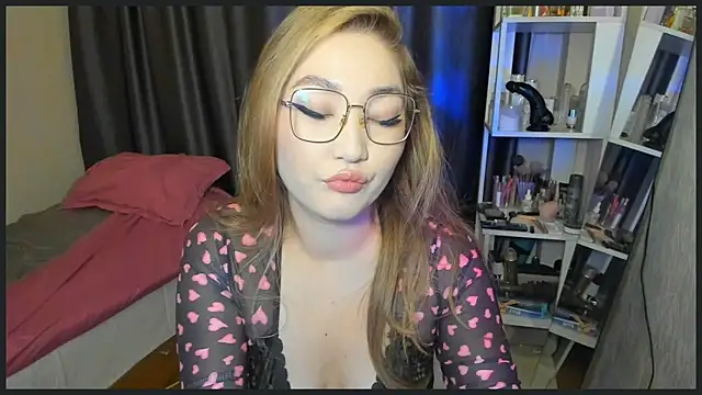 Snapshot of lyra_x chatting on 24, 11, 2025 lyra x online show from 24, 11, 2025