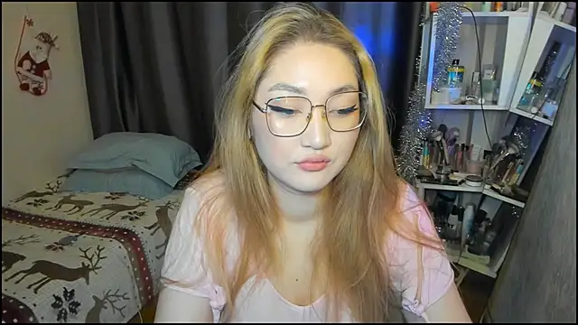 Snapshot of lyra_x chatting on 17, 12, 2025 lyra x online show from 17, 12, 2025