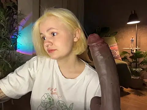 Snapshot of MoonIvy_ chatting on 1, 5, 2026 MoonIvy online show from 1, 5, 2026