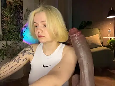 Snapshot of MoonIvy_ chatting on 23, 5, 2026 MoonIvy online show from 23, 5, 2026
